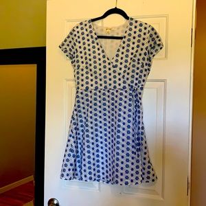 Adorable summer dress.